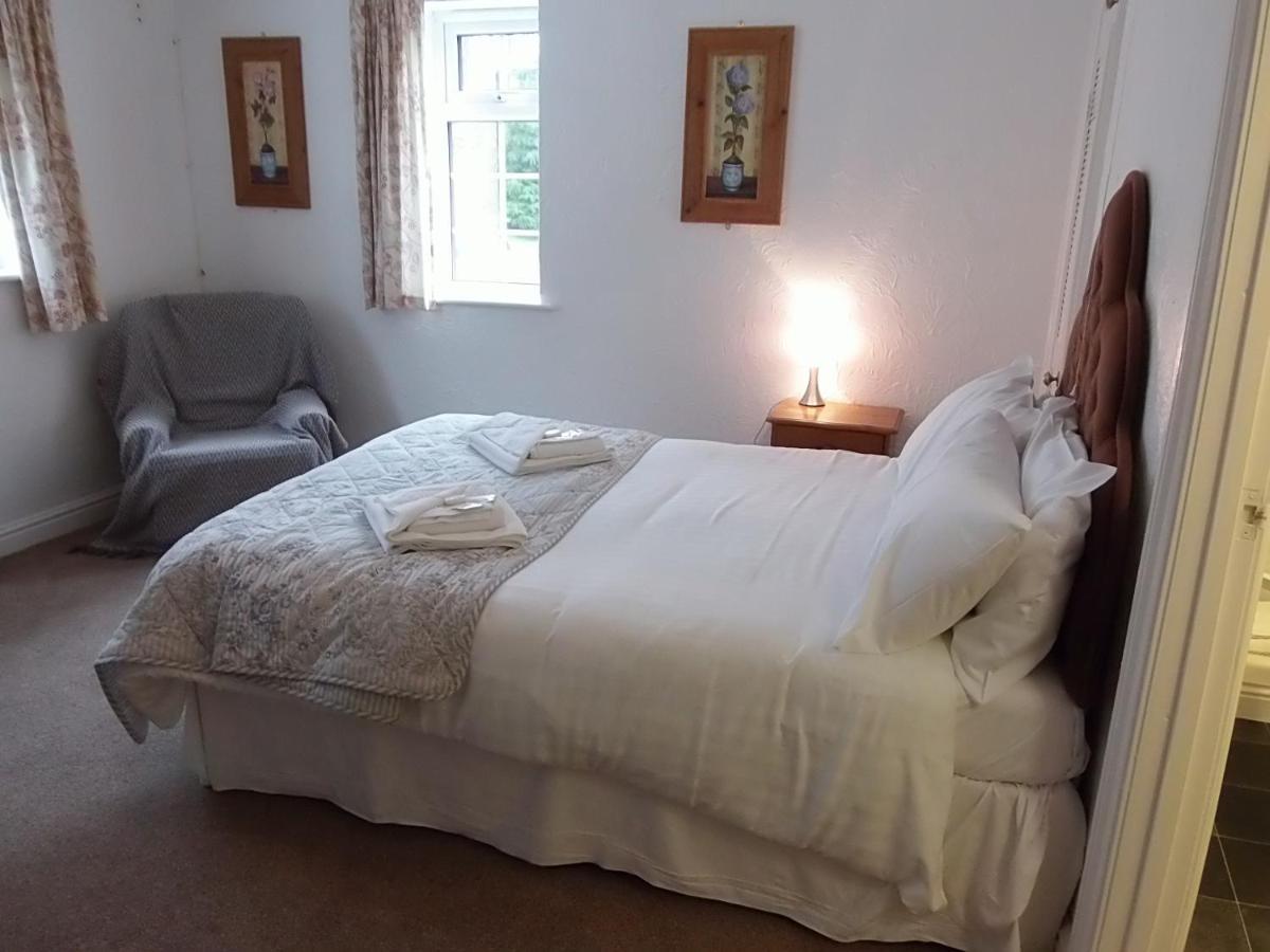 Betty Cottles Inn Okehampton Bagian luar foto