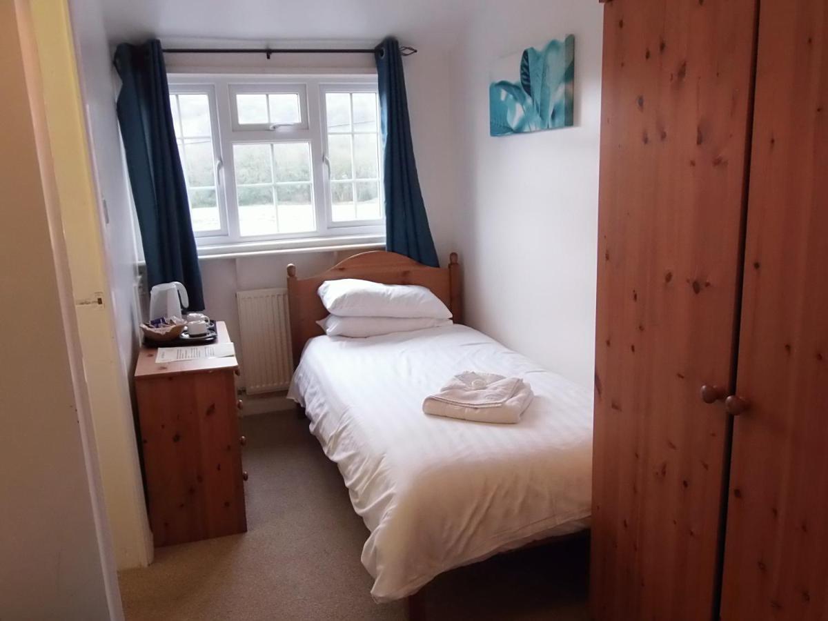 Betty Cottles Inn Okehampton Bagian luar foto